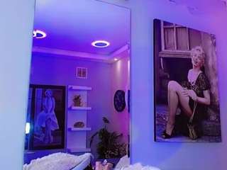  daniela-ember chat room