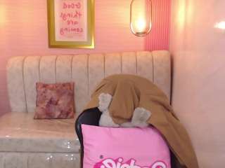 madhison-klain-s, female webcam model,  years old, on live webcam