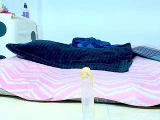 MelodyqueenDark's Live Sex Cam Show