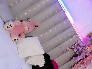 Ninaa-Keyli live cam — anal toys, average, black hair