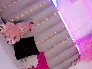 Ninaa-Keyli live cam preview