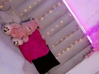 Ninaa-Keyli live cam preview