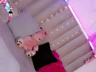 ninaa-keyli's CamSoda show and profile