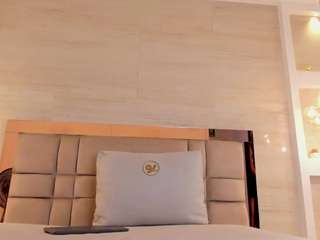 chloe-murray live cam profile