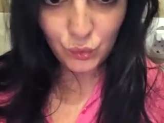 Live webcam model britneyquenn18 on Soda Cams