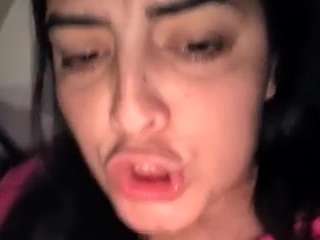 Live webcam model britneyquenn18 on Soda Cams