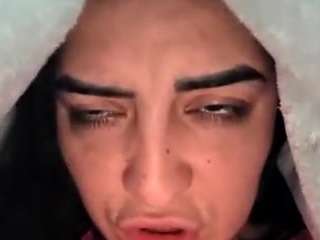 Live webcam model britneyquenn18 on Soda Cams