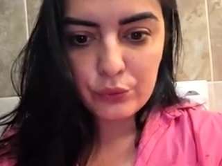 Live webcam model britneyquenn18 on Soda Cams