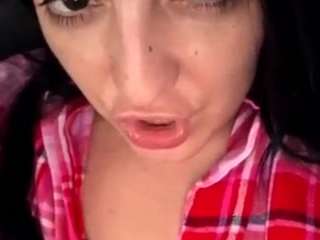 Live webcam model britneyquenn18 on Soda Cams