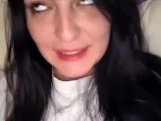 britneyquenn18's CamSoda show and profile