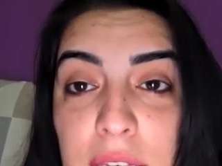 Live webcam model britneyquenn18 on Soda Cams