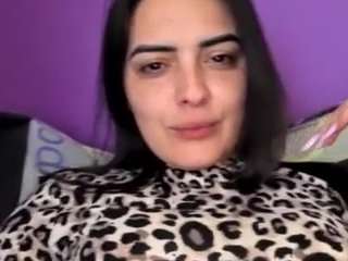 Live webcam model britneyquenn18 on Soda Cams