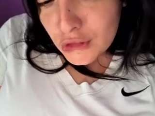 Live webcam model britneyquenn18 on Soda Cams