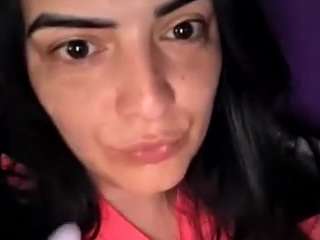 Live webcam model britneyquenn18 on Soda Cams