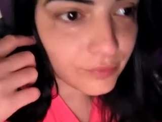 Live webcam model britneyquenn18 on Soda Cams