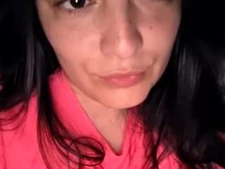 Live webcam model britneyquenn18 on Soda Cams