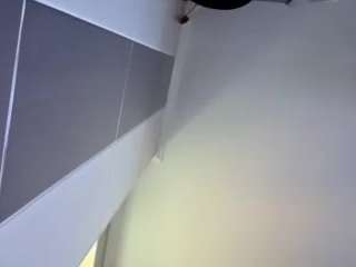 Live webcam model britneyquenn18 on Soda Cams