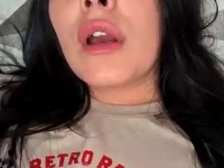 Live webcam model britneyquenn18 on Soda Cams