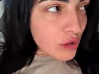 Live webcam model britneyquenn18 on Soda Cams