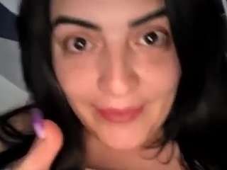 Live webcam model britneyquenn18 on Soda Cams