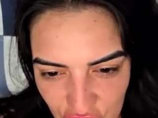 Live webcam model britneyquenn18 on Soda Cams