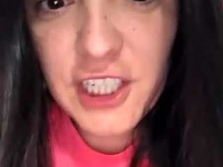 Live webcam model britneyquenn18 on Soda Cams