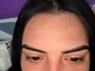 Model ini sedang live sekarang. britneyquenn18