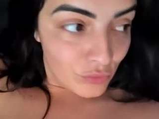 Britneyquenn18's cam show statistics and live stream