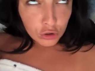 BritneyQuenn18 live cam