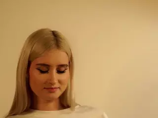 ElgaEldon's Live Sex Cam Show