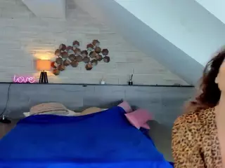 foxxy-milf's Live Sex Cam Show