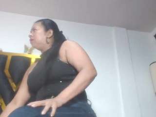 helenahots Ass bouncing live webcam