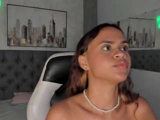 Latina, Hd, Big Tits, Big Ass, Camiqa – Free Live Video Chat with Strangers Online