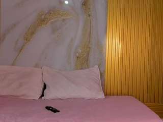 leahadam Live Webcam on CamSoda