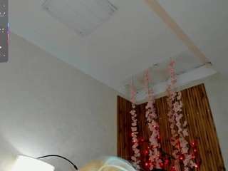 Michele live cam on CamSoda