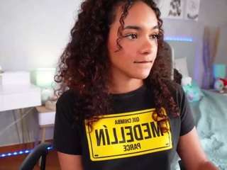 tinataylore's CamSoda show and profile