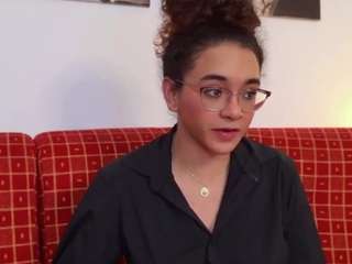 tinataylore, female webcam model,  years old, on live webcam