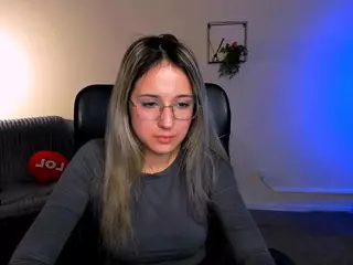 crystal-monroe's Live Sex Cam Show