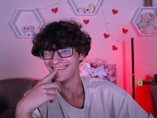 hot-dominic Live Webcam on CamSoda