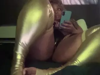 RuetheWaning's Live Sex Cam Show