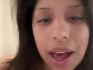 SlyraXX's Live Sex Cam Show