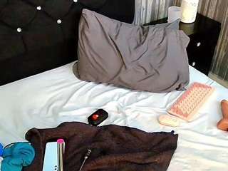 alicee-moonn webcam