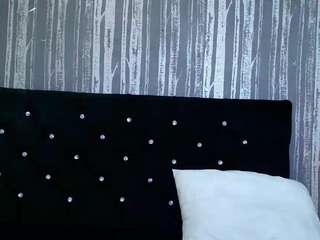 alicee-moonn live cam profile