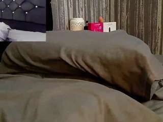 le modèle alicee-moonn est en webcam porno dans un show sur le site camsoda, il possède les tags suivants: anal toys,black hair,brown eyes,dirty talk,drinking,ejaculation,flat chested,lean,orgasm,tease,white,hd