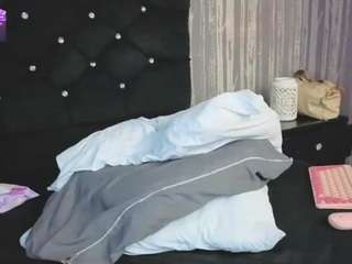 Alicee-Moonn live webcam show