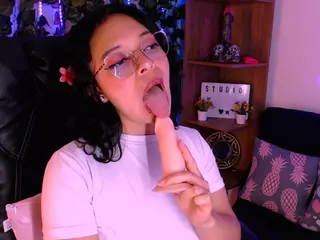 arianabelle2's Live Sex Cam Show