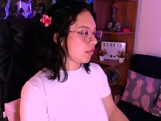 arianabelle2's Live Sex Cam Show