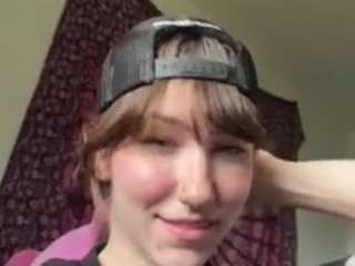 Mobile, Young Adult, Teen 18,  Camiqa – Free Live Video Chat with Strangers Online