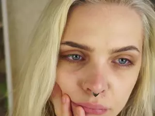 MarianElin's Live Sex Cam Show