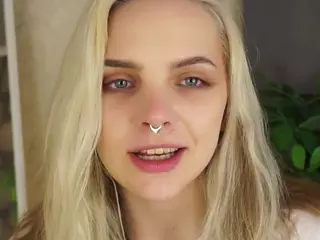 MarianElin's Live Sex Cam Show